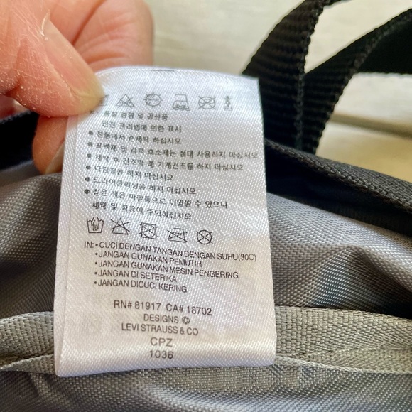 Levi’s logo sling crossbody bag - Picture 6 of 10